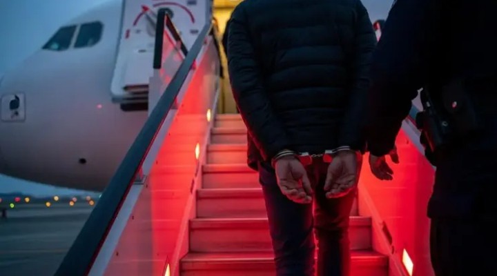 29 u kırmızı bültenle aranan 54 suçlu Türkiye ye getirildi