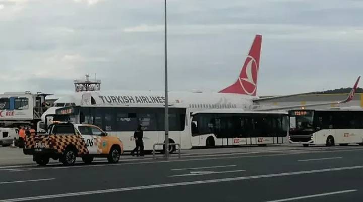 36 sı Türk 137 aktivisti taşıyan uçak İstanbul a indi