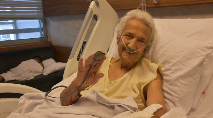 85 yaşındaki hasta, kapalı kalp kapağı ameliyatı ile İzmir de şifa buldu