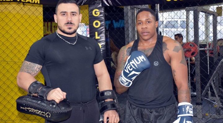 ABD’li subay İzmirli antrenörden kick boks öğreniyor