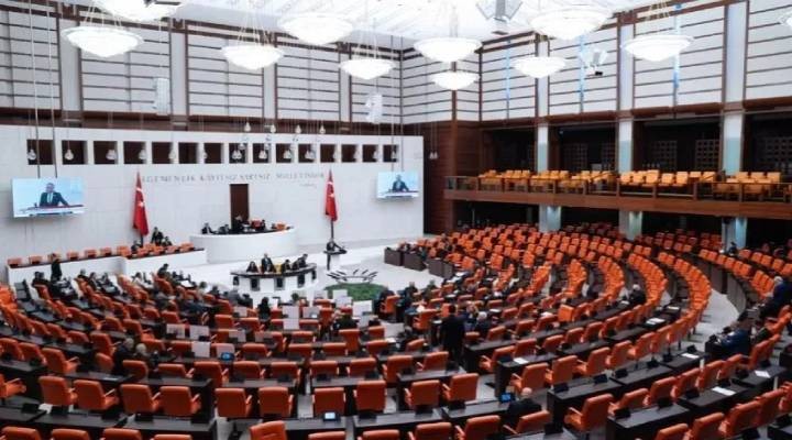 AK Parti istedi Meclis tatil oldu!