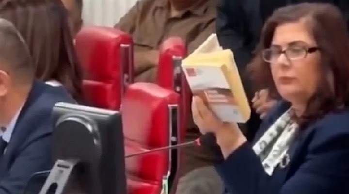 AK Parti ye geçen Çerçioğlu elinden bu kitabı düşürmedi