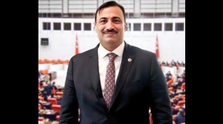 AK Partili Bekle den CHP nin Roman afişine tepki