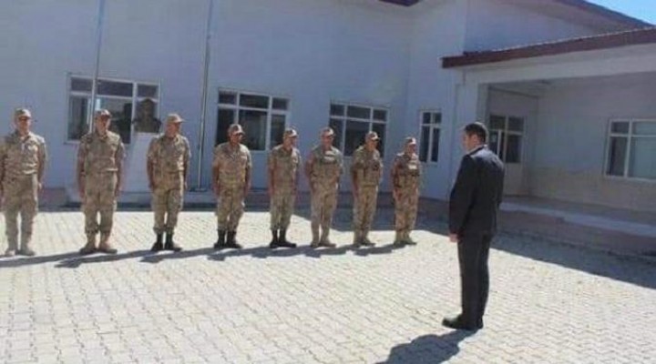 AK Partili il başkanını askeri törenle karşıladılar!