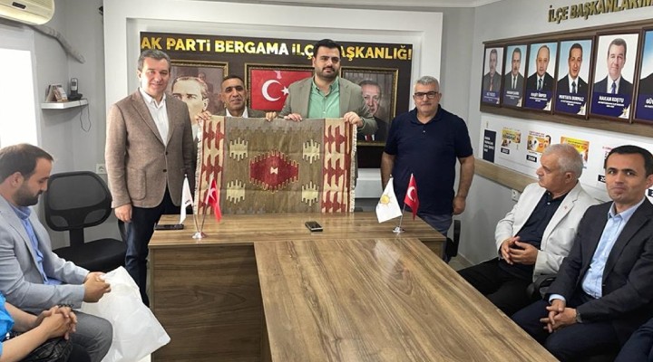 AK Partili İnan dan Bergama İlçe Başkanlığı na ziyaret..