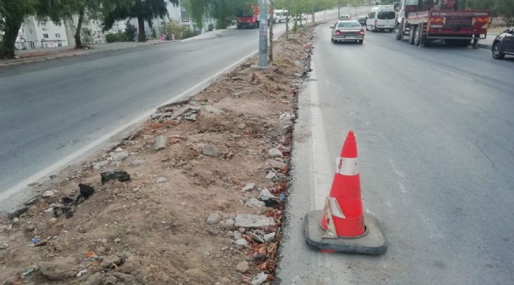 AK Partili Karatekin den yarım bırakılan kaldırım tepkisi