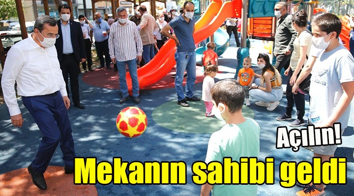 Açılın, mekanın sahibi geldi!