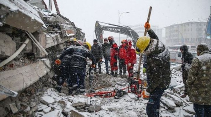 Afet bölgesinde hava buz gibi...