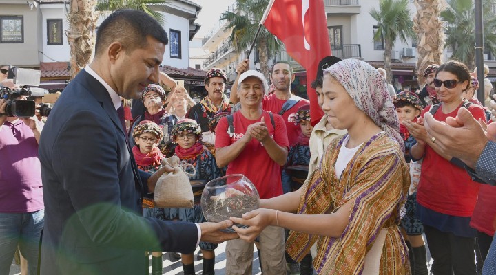 Afyon Kocatepe den Kuşadası na zafer toprağı!