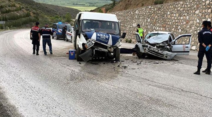 Afyon da feci kaza... Biri 6 aylık bebek 2 kişi hayatını kaybetti