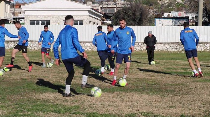 Alaçatıspor sahaya indi