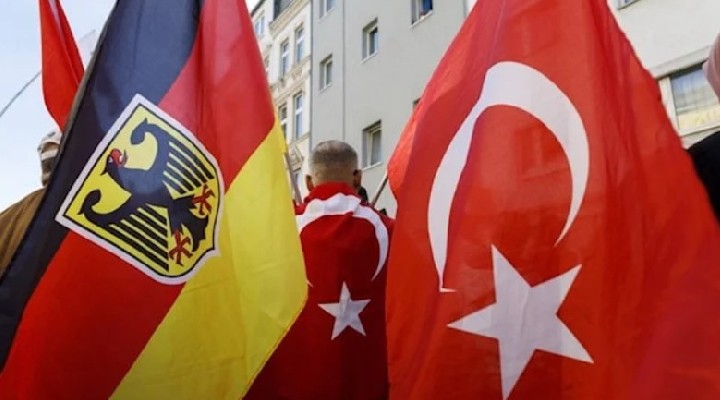 Almanya da işsiz Türk ailelere 3 bin Euro...