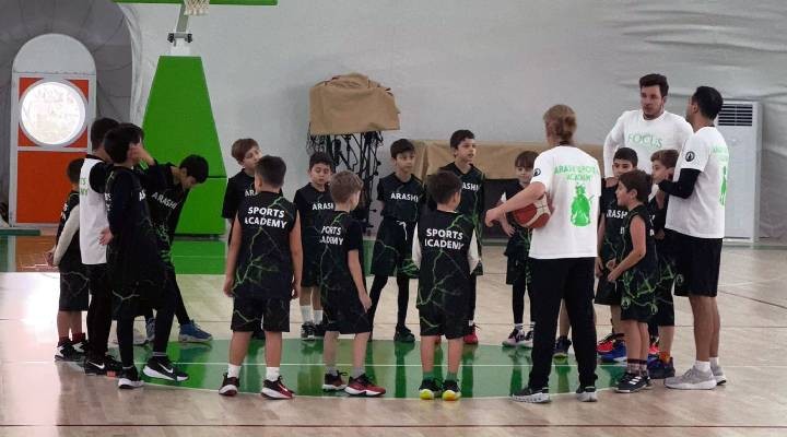 Alperen Şengün’ün Bireysel Gelişim Antrenörü Djordje Sijan, İzmir’de genç basketbolcularla buluşacak