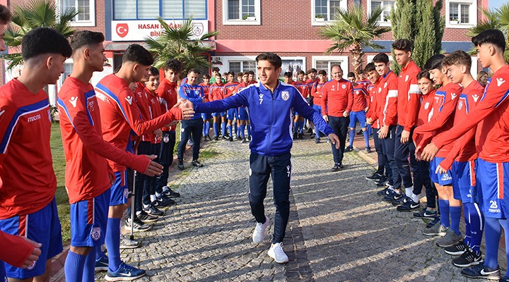 Altınordu geleneği... Alkışlarla A Takıma!