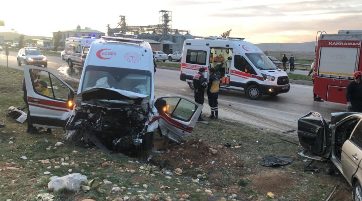 Ambulansla otomobil çarpıştı: 3 ölü, 3 yaralı!