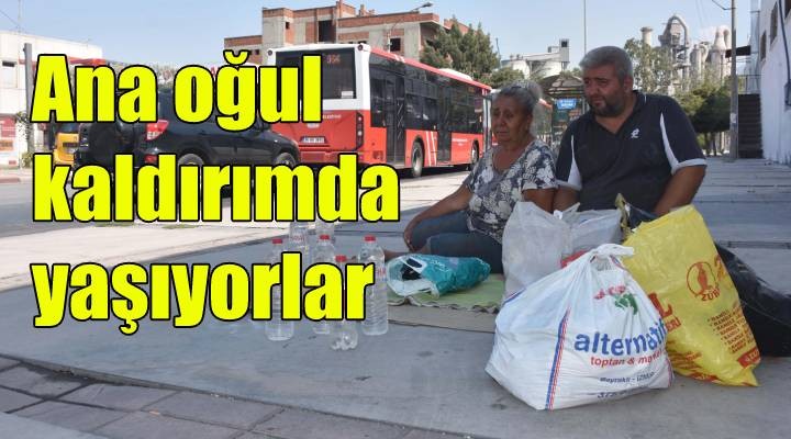 Ana oğul kaldırımda yaşıyor