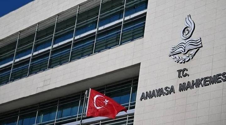 Anayasa Mahkemesi nden 5 siyasi parti hakkında suç duyurusu