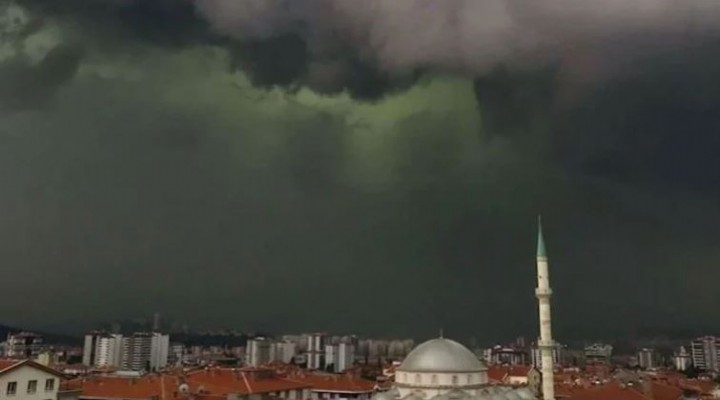 Ankara’da sağanak öncesinde görülen gizemli  yeşil bulutların  sebebi belli oldu
