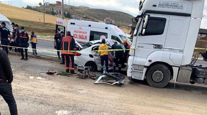 Anne ile oğlu öldü, baba ve kızı yaralı!