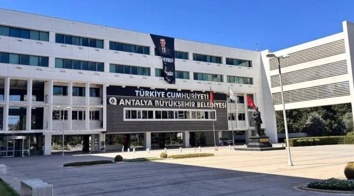 Antalya da çifte operasyon: Muhittin Böcek in gelini Zuhal Böcek gözaltına alındı