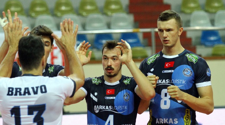 Arkas deplasmanda galip