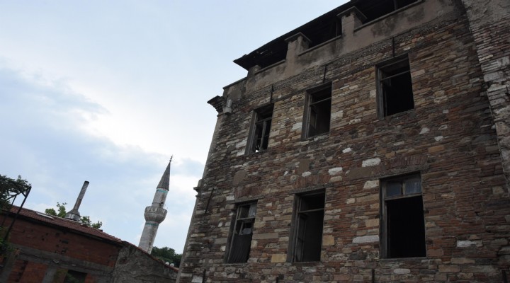 Atatürk ün kaldığı otel kaderine terk edildi
