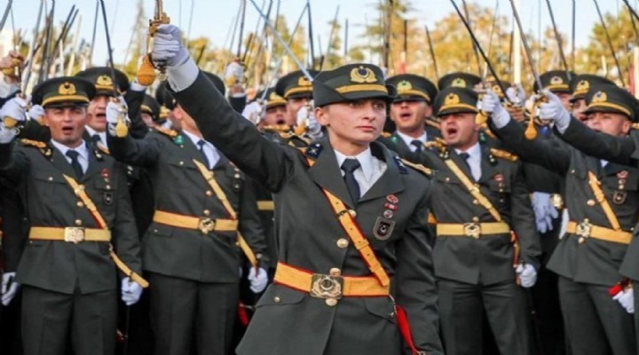 Atatürkçü teğmenlerin komutanının ihracı iptal edildi