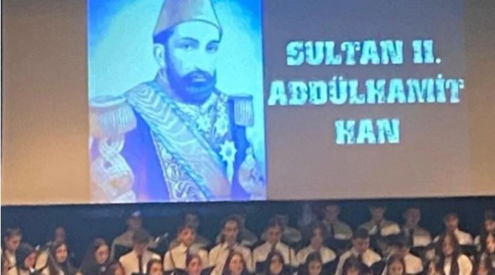 Atatürk’ü anma programında Abdülhamit’i andılar