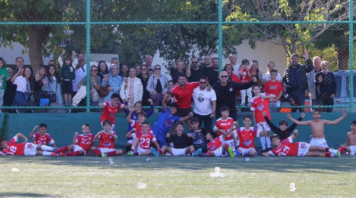 Atatürk’ün çocukları Cumhuriyet Kupası için sahaya çıktı