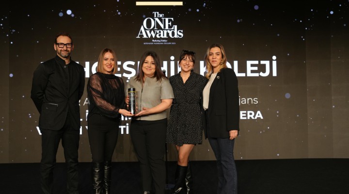 Bahçeşehir Koleji ne  Yılın İtibarlısı  ödülü