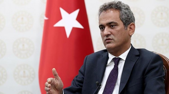 Bakan Özer den öğretmenlere:  Mühendisler de atanamıyor ama böyle ağlamıyor 