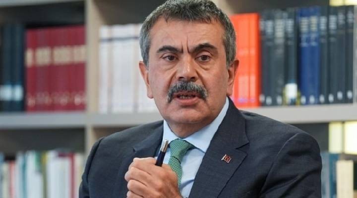 Bakan Tekin den skandal sözler:  Feveran edeceğinize çocuğunuzu ucuz okullara gönderin 