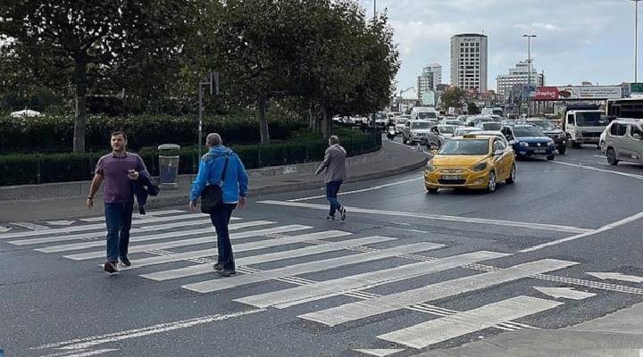 Bakan Uraloğlu duyurdu: Yaya geçitleri kaldırılıyor