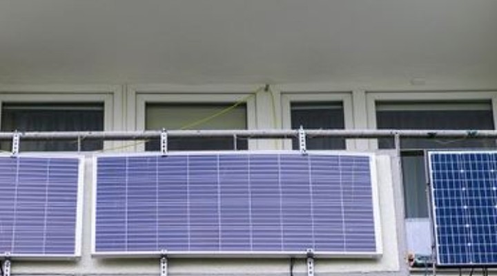 Balkonlara güneş enerjisi panelleri!