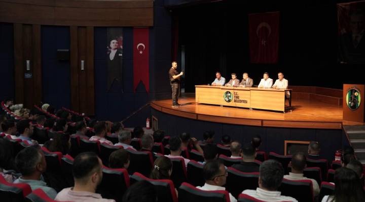 Başkan Okuroğlu, belediye personeliyle bayramlaştı