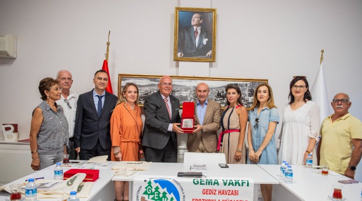 Başkan Soyer’e GEMA Vakfı’ndan plaket!