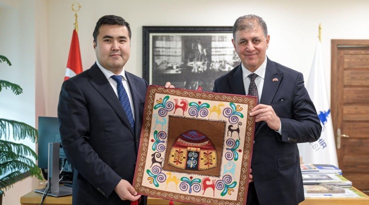 Başkan Tugay’dan Kırgızistan heyetine Aytmatov Kütüphanesi jesti