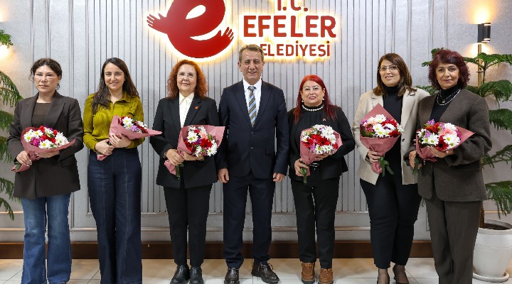 Başkan Yetişkin den kadın meclis üyelerine çiçek jesti