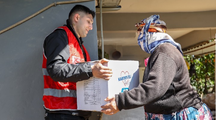 Başkan Yetişkin le Efeler de dayanışma rüzgarı