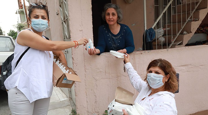 Bayraklı da 24 mahalleye 15 bin dezenfektan ürünü