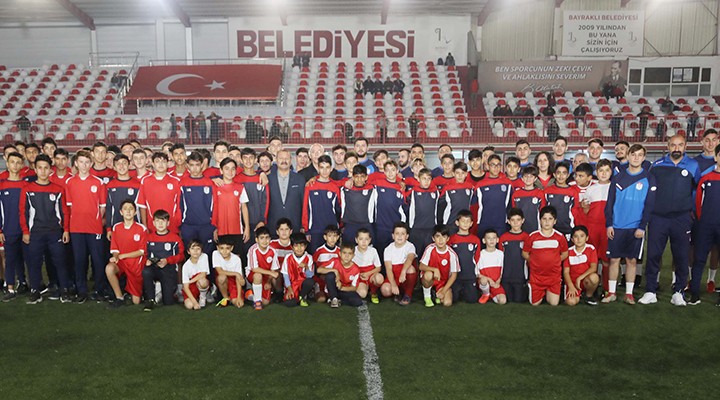 Bayraklı futbolda sezonu açtı