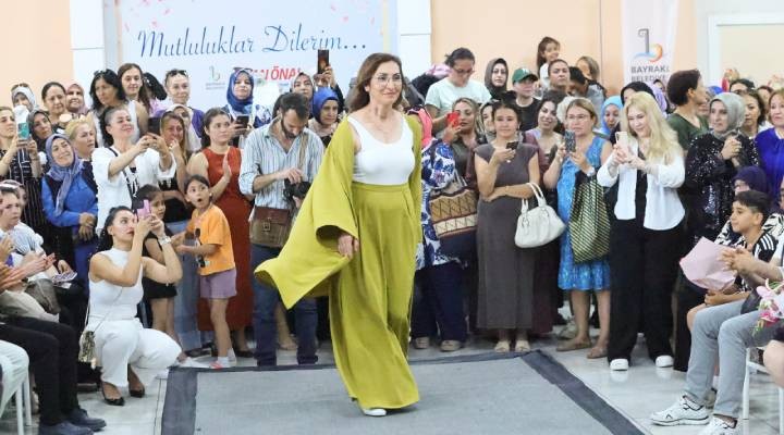 Bayraklı nın üreten kadınları eserlerini sergiledi