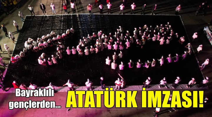 Bayraklılı gençlerden Kocatepe’de Atatürk imzası!