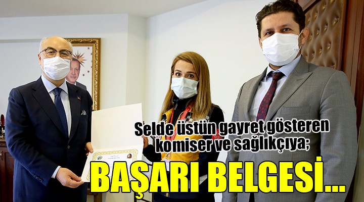 Selde beline kadar suyun içine giren polise ve sağlıkçıya başarı belgesi