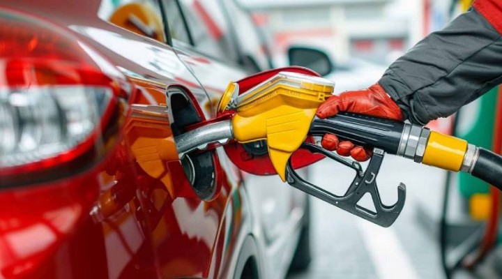 Benzine yarından itibaren zam bekleniyor