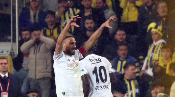 Beşiktaş tan 10 kişiyle Kadıköy de 4 gollü zafer...