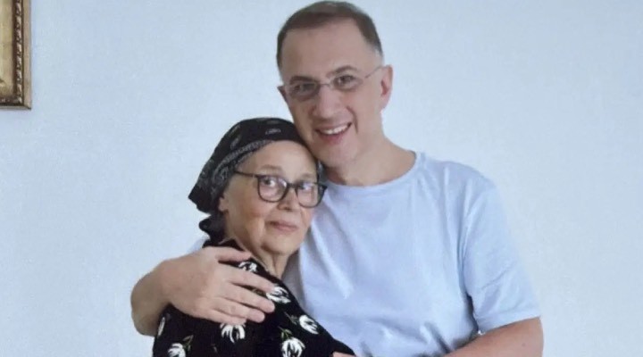 Beylikdüzü Belediye Başkanı Murat Çalık tan aylar sonra annesiyle fotoğraf