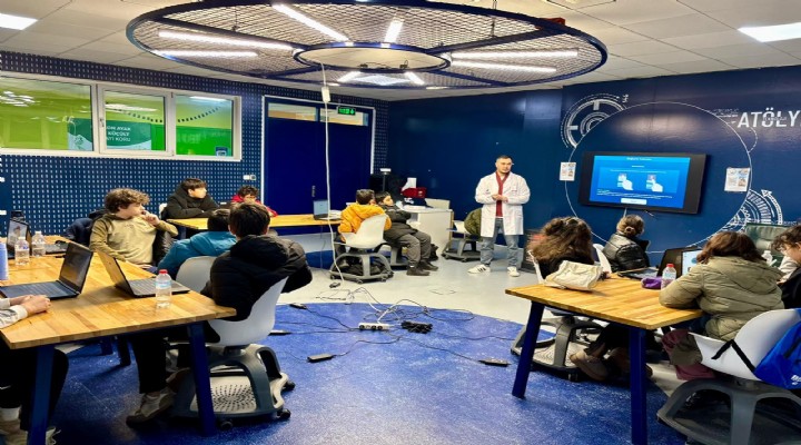 Bilim Yunusemre ara tatilinde binlere öğrenciyi ağırladı