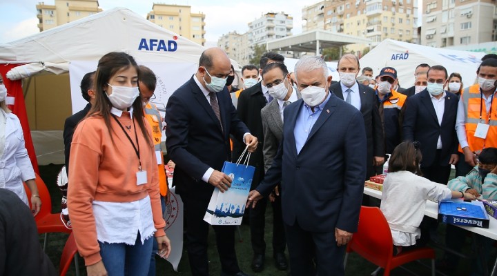 Binali Yıldırım dan çadır kente ziyaret