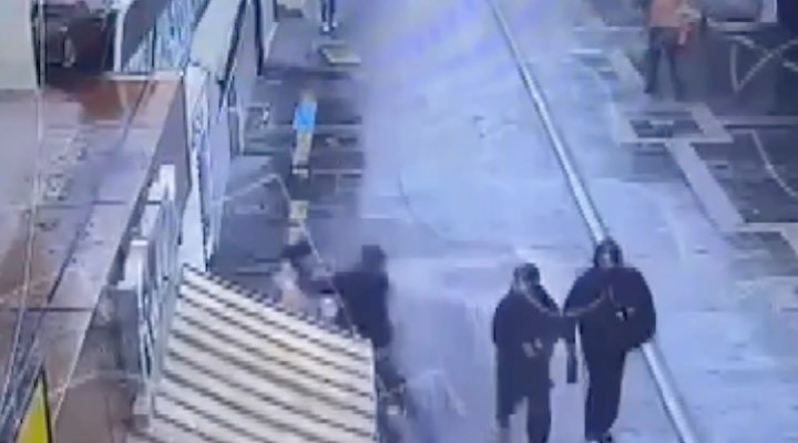 Birini bıçaklamam lazım diyerek evden çıktı, 16 yaşındaki kızı bıçakladı